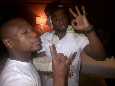 
	50 Cent un parior NEBUN! A castigat 500.000$ si apoi a facut cel mai TAMPIT pariu din ISTORIE:
