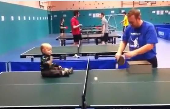 
	Iti vine sa-l iei acasa. Probabil cel mai tanar si mai dragut jucator de ping-pong din lume
