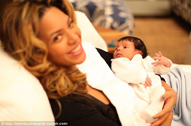 
	Beyonce si Jay-Z au publicat primele fotografii cu fetita lor,<span style="color:#f00;"> Blue Ivy: FOTO</span>
