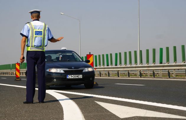 
	Schimbari pentru siguranta rutiera. Cate clase trebuie sa ai ca sa conduci fara carnet in Romania
