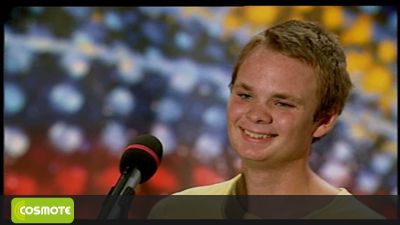 
	Stefan Florescu, campionul national la Freestyle Football, DIN NOU pe scena la &quot;Romanii au talent!&quot; Acum, a venit sa cante :)
