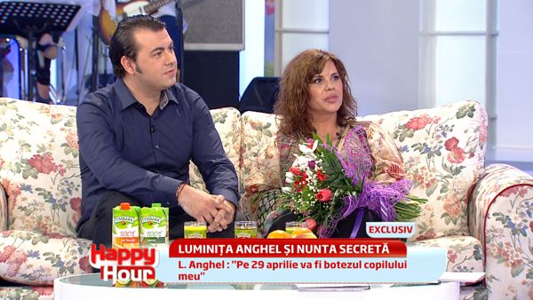 
	EXCLUSIV: Imagini de la nunta secreta a Luminitei Anghel. Lumea credea ca merge la carnaval
