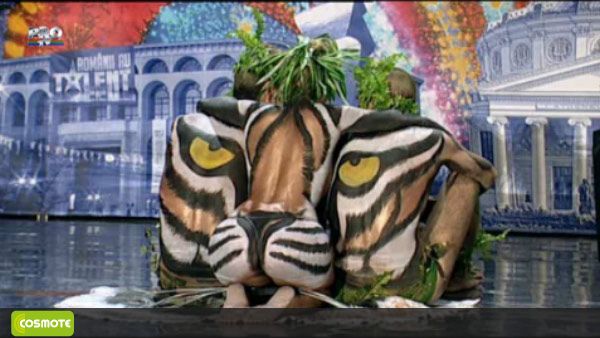 
	Andi: &quot;Iti trebuie mult curaj sa pui mana pe nasul tigrului&quot;. <span style="color:#f00;">Cel mai fierbinte moment al serii, </span>cu picturi pe TRUPURI GOALE, la &quot;Romanii au talent&quot;. VIDEO
