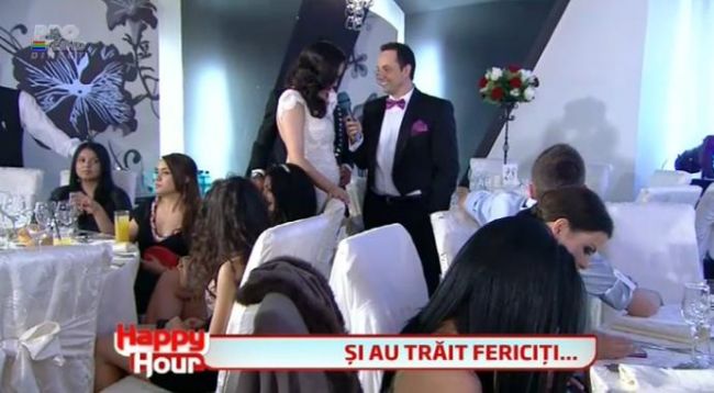 
	<span style="color: rgb(255, 0, 0);">S-au distrat, au dansat si s-au bucurat pentru Pepe si Raluca!</span> Cum au petrecut invitatii la nunta celor doi
