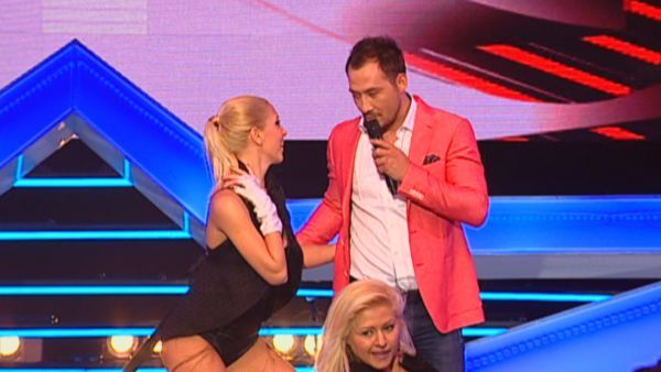 
	Cand<span style="color:#f00;"> Stefan Stan canta despre iubire, nicio femeie nu poate ramane indiferenta.</span>&nbsp;A ISTERIZAT publicul cu prestatia de la &quot;Romanii au talent&quot;. VIDEO
