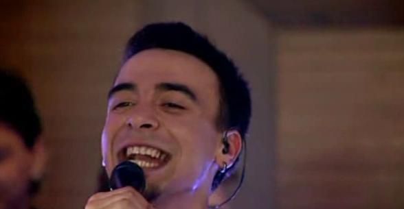 
	VIDEO / Daniel Max Dragomir de la &quot;Vocea Romaniei&quot; <span style="color:#f00;">a facut SHOW</span> la nunta lui Edi Stancu
