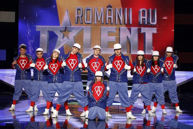 
	Aset Crew, finalisti la Romanii au talent: <span style="color:#f00;">&quot;Pentru noi este o realizare uriasa ca am ajuns aici!&quot; VIDEO</span>
