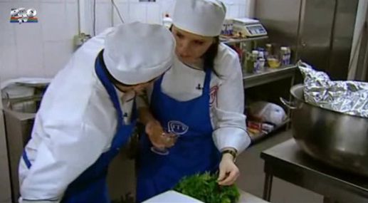 
	Dupa furtuna, apare si curcubeul! <span style="color:#f00;">Cea mai draguta faza de la MasterChef!</span> SURPRIZA :)
