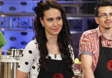 
	<span style="color: rgb(255, 0, 0);">Andreea Moldovan, in lacrimi la MasterChef!</span> &quot;Eu am venit aici sa gatesc, nu sa servesc la mese!&quot;
