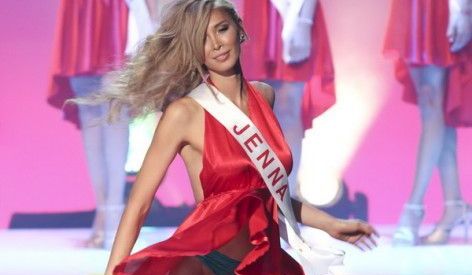 
	Cel mai INDRAZNET gest la un concurs de miss. A vrut sa demonstreze ca e femeie adevarata si a defilat cu TOT LA VEDERE
