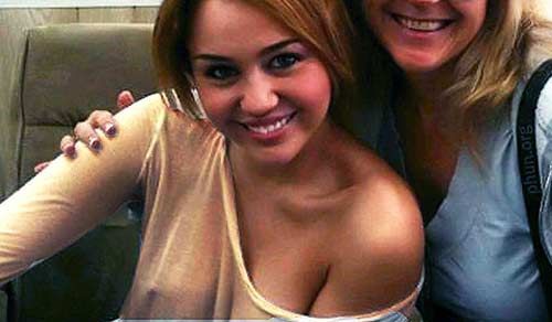 
	Miley Cyrus, <span style="color: rgb(255, 0, 0);">mai mult GOALA decat imbracata, </span>la ultimele aparitii in public. FOTO
