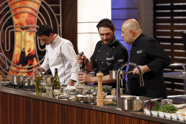 
	<span style="color: rgb(255, 0, 0);">MasterChef, din nou lider de audienta.</span>&nbsp;Flavia a parasit concursul, iar Petru si Liliana sunt sefi de echipa saptamana viitoare
