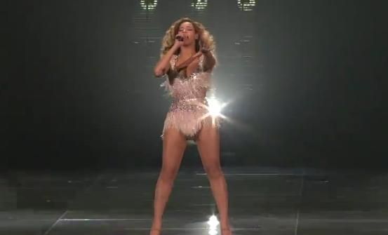 
	VIDEO. Primul concert dupa ce a devenit mamica! <span style="color:#f00;">Beyonce a slabit 27 kg si arata FABULOS</span>
