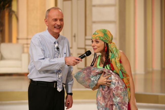 
	Serviciul Roman de Comedie intra in vacanta pe 30 mai. Vezi ce surprize iti pregateste Toni Grecu
