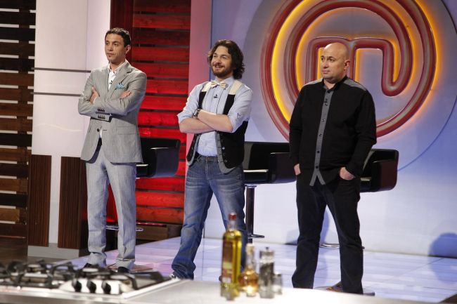 
	Miercuri seara, pe ProTV si pe voyo.ro, se alege <span style="color:#f00;">PRIMUL MasterChef al Romaniei</span>
