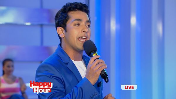 
	Valentin Dinu de la Romanii au talent a cantat LIVE la Happy Hour single-ul: &quot;Sunt ok&quot; Vezi cat de bine s-a descurcat
