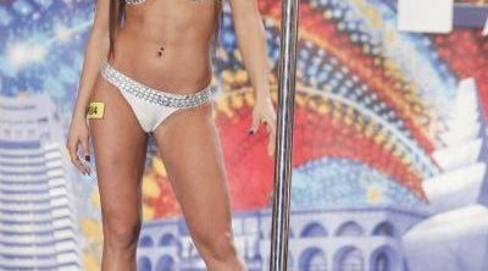 
	<span style="color:#f00;">POZELE pe care nu vrei sa le ratezi.</span> Larisa Bercea, dansatoarea la bara de la Romanii au talent, <span style="color:#f00;">TOPLESS in Playboy</span>
