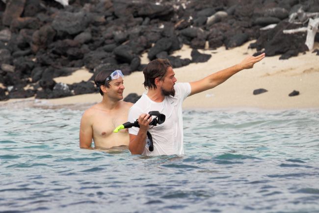 
	Leonardo di Caprio se distreaza in vacanta in Hawaii! Vezi in ce ipostaze l-au surprins fotografii
