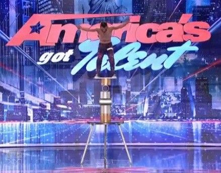 
	Putea sa ajunga in ambulanta dupa un astfel de numar! Un concurent din Chisinau si-a ratat sansa si a cazut la America&#39;s Got Talent
