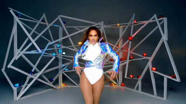 
	<span style="color: rgb(255, 0, 0);">Jennifer Lopez</span>, asa cum nu ai mai vazut-o pana acum! La 43 de ani a lansat <span style="color: rgb(255, 0, 0);">un clip energic si foarte sexy</span> pentru &#39;Goin&#39; In&#39;!
