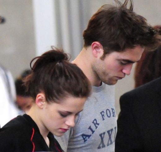 
	&bdquo;Sufar pentru ca <span style="color:#f00;">sunt un idiot sentimental&rdquo;. </span>Vezi ce sanse de impacare exista intre Kristen Stewart si Robert Pattinson
