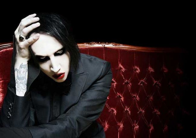 
	S-a ingrasat, ceva de speriat! :) <span style="color:#f00;">Cum arata acum Marilyn Manson:</span> FOTO
