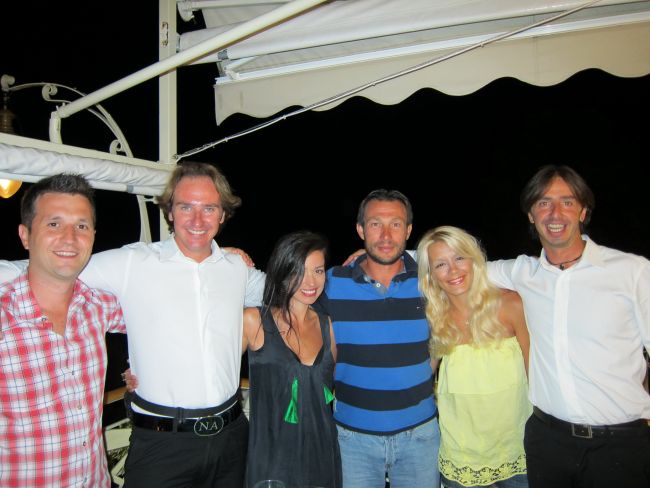 
	Andi Moisescu si sotia lui, Olivia, au petrecut o <span style="color:#f00;">vacanta de vis in Skiathos.</span> Vezi imagini
