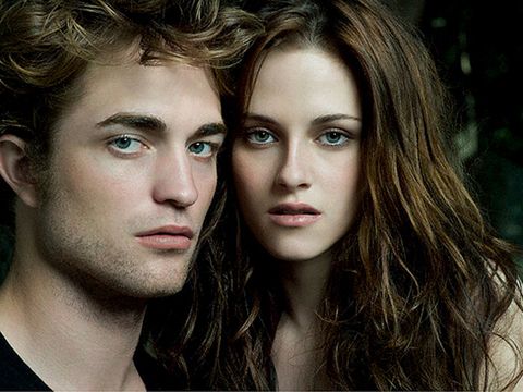 
	Robert Pattinson si Kristen Stewart sunt <span style="color: rgb(255, 0, 0);">din nou impreuna. </span>Cum au ajuns la decizia care a impartit fanii in doua tabere
