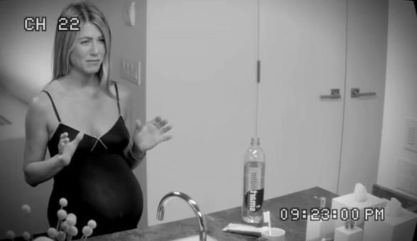 
	Jennifer Aniston, <span style="color:#f00;">insarcinata cu tripleti!</span> Vezi cum a reusit actrita sa tina un asemenea secret luni de zile: VIDEO
