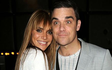 
	Robbie Williams, un tatic fericit: <span style="color: rgb(255, 0, 0);">PRIMA fotografie cu el si fetita lui </span>nou-nascuta
