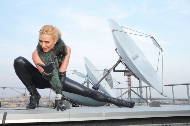 
	&quot;Mi-a placut sa ma joc cu &#39;felina&#39; din mine!&quot;. Vezi mai multe imagini de la sedinta foto cu <span style="color:#f00;">Iulia Vantur in rolul Catwoman</span>
