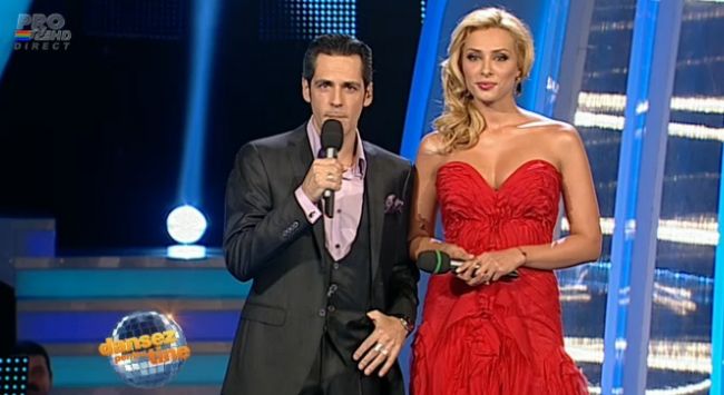 
	Iulia Vantur, seducatoare intr-o rochie rosie, cu umerii goi. Vezi tinuta cu care a atras toate privirile la &quot;Dansez pentru tine&quot;
