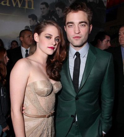 
	<span style="color:#f00;">Ultima premiera Twilight din istorie:</span> Kristen Stewart si Robert Pattinson si-au luat adio de la Bella si Edward in fata a mii de fani. GALERIE FOTO
