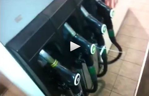 
	<span style="color:#f00;">Cum se fura in benzinarie:</span> &quot;Pompa wireless&quot; inregistreaza pretul chiar si cand nu varsa benzina in rezervor. VIDEO
