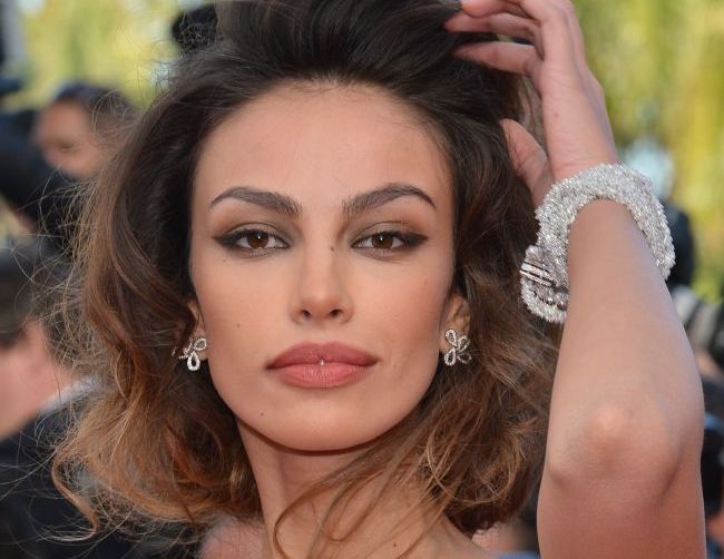 
	Madalina Ghenea<span style="color:#f00;"> a castigat in fata lui Robert Pattinson</span> la un festival international de film. Romanca a fost premiata pentru rolul unei prostituate
