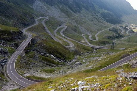 
	Transfagarasanul, pe primul loc in topul celor mai frumoase sosele din lume: 15 drumuri care iti taie respiratia. FOTO
