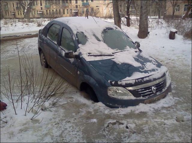 
	Cum sa nu iti parchezi masina pe timp de iarna. FOTO
