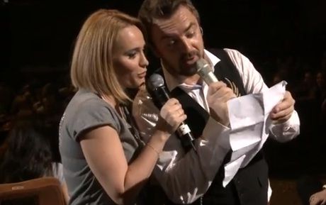 
	Andreea Esca, pe scena alaturi de Horia Brenciu. Prezentatoarea a cantat in concert, impreuna cu artistul. Cum s-a descurcat?
