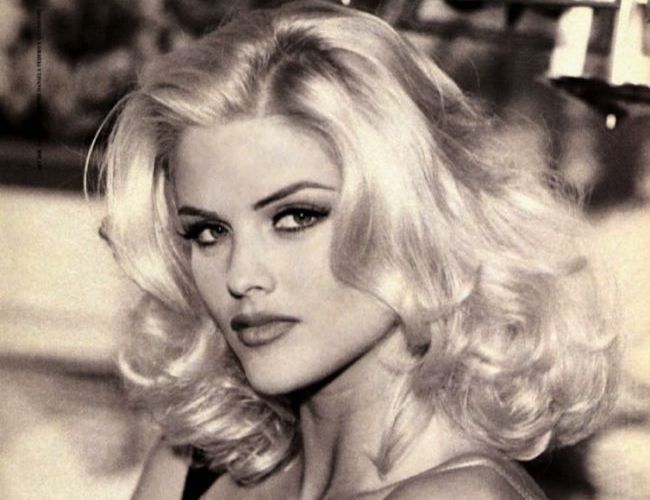 
	Fiica fostei vedete Playboy Anna Nicole Smith, manechin la numai 6 ani. Cea mica ii mosteneste frumusetea: FOTO
