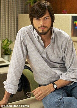 
	Parca ar fi fratele geaman al lui Steve Jobs. Cum s-a transformat Ashton Kutcher pentru rolul din cel mai nou film al sau
