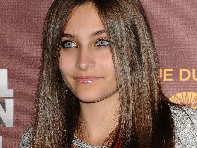 
	Paris Jackson si-a schimbat din nou look-ul: de la fetita cuminte, la pustoaica rebela. Cum arata acum fiica lui Michael
