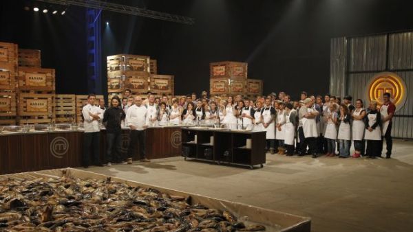 
	Preselectiile s-au terminat, iar Chefii sunt pregatiti sa le arate cum se gateste cu adevarat. Cine sunt cei 24 de concurenti care vor intra in bucataria &quot;MasterChef&quot;
