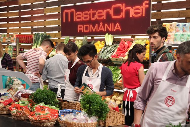 
	ACUM, la ProTV, cei 24 de concurenti intra in bucataria &quot;MasterChef&quot; si pleaca si in prima deplasare
