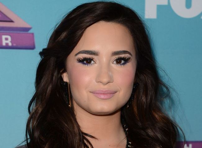 Demi Lovato s-a fotografiat fara pic de machiaj. Look-ul natural si neretusat al artistei