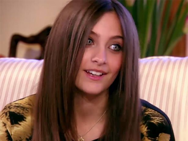 
	Paris Jackson a reluat legatura cu mama ei biologica
