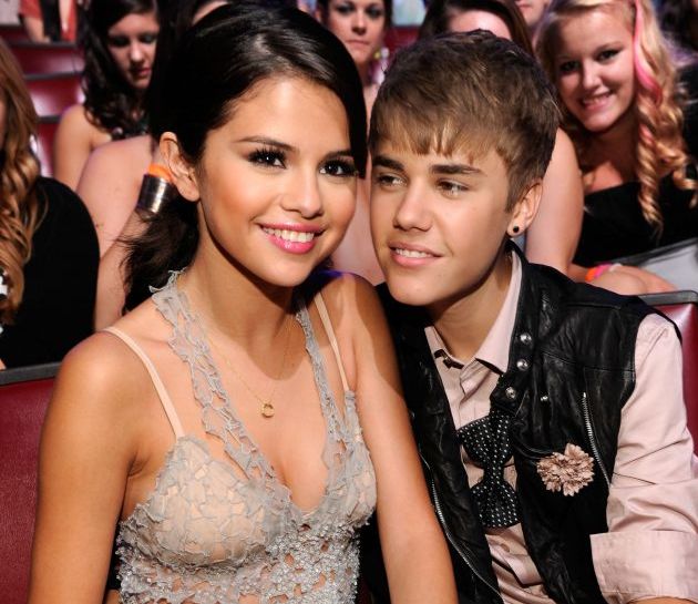 
	Fotografiile care demonstreaza ca Justin Bieber si Selena Gomez s-au impacat. Cantaretul s-a dat singur de gol pe o retea de socializare
