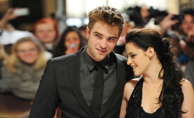 
	Kristen Stewart spune ca vrea sa se marite cu Robert Pattinson, dar gesturile o tradeaza. Ce au surprins paparazzii
