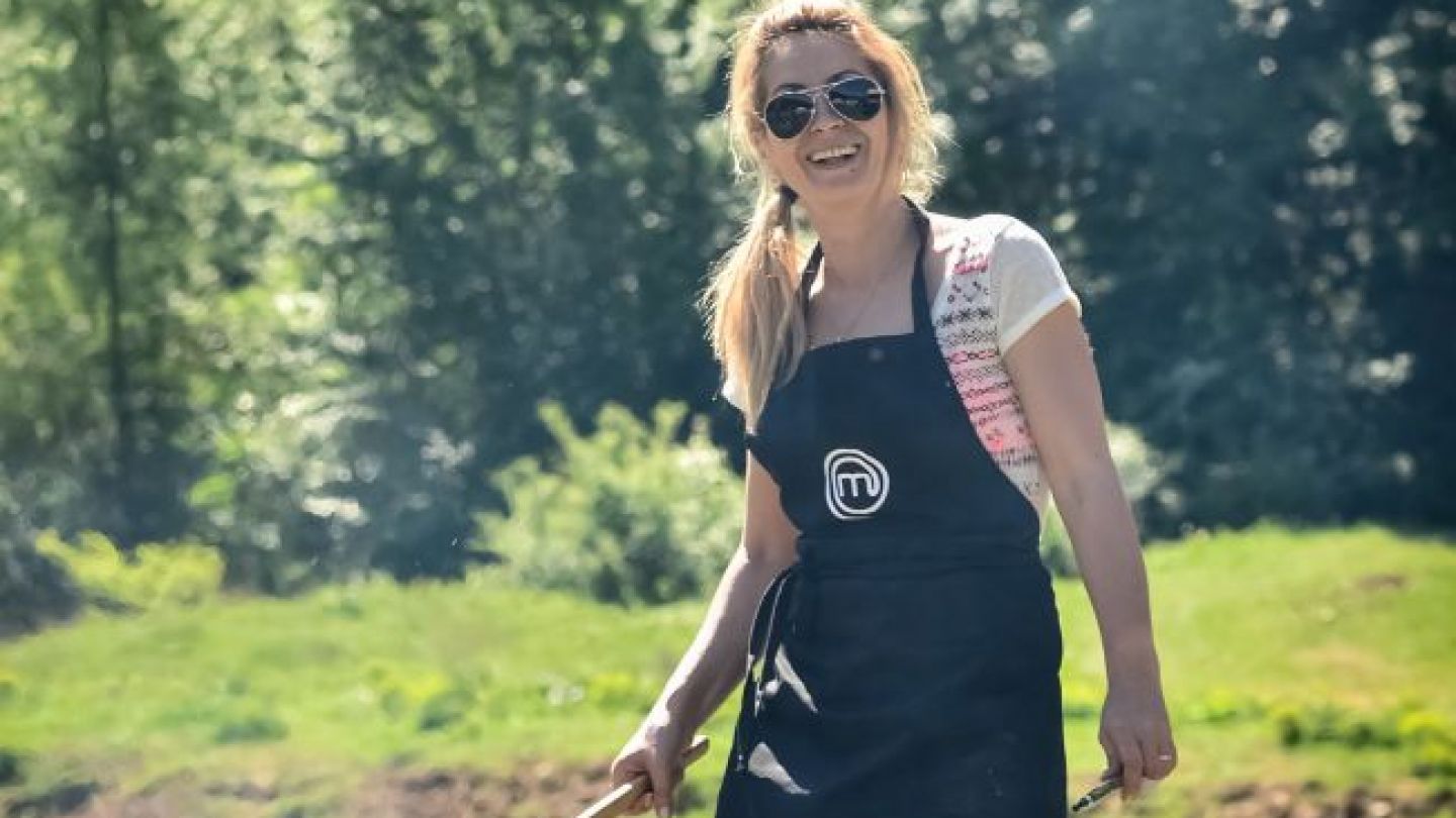 
	Mimi Nicolae, fosta concurenta la &quot;MasterChef&quot;, a gatit la campionatului national de autoslalom
