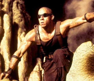 
	Trailer pentru Riddick: Vin Diesel se lupta cu extratrestri si monstri infricosatori in filmul SF pe care toti fanii starului il asteapta
