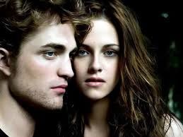 
	Kristen Stewart si Robert Pattinson s-au despartit. Actrita este devastata de suparare. Cum a fost surprinsa
